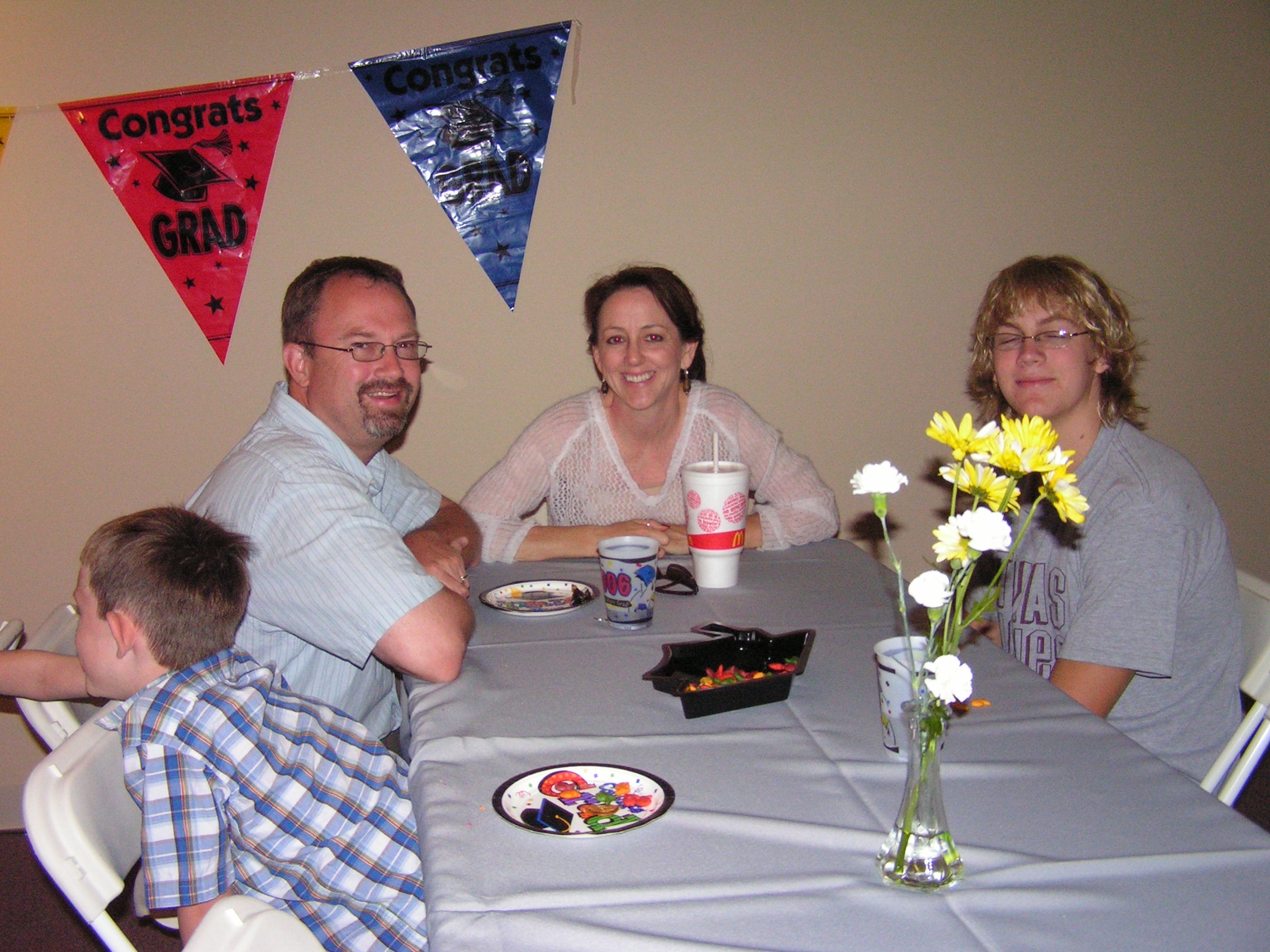 ./2006/Monica's Graduation/graduation party0030.JPG